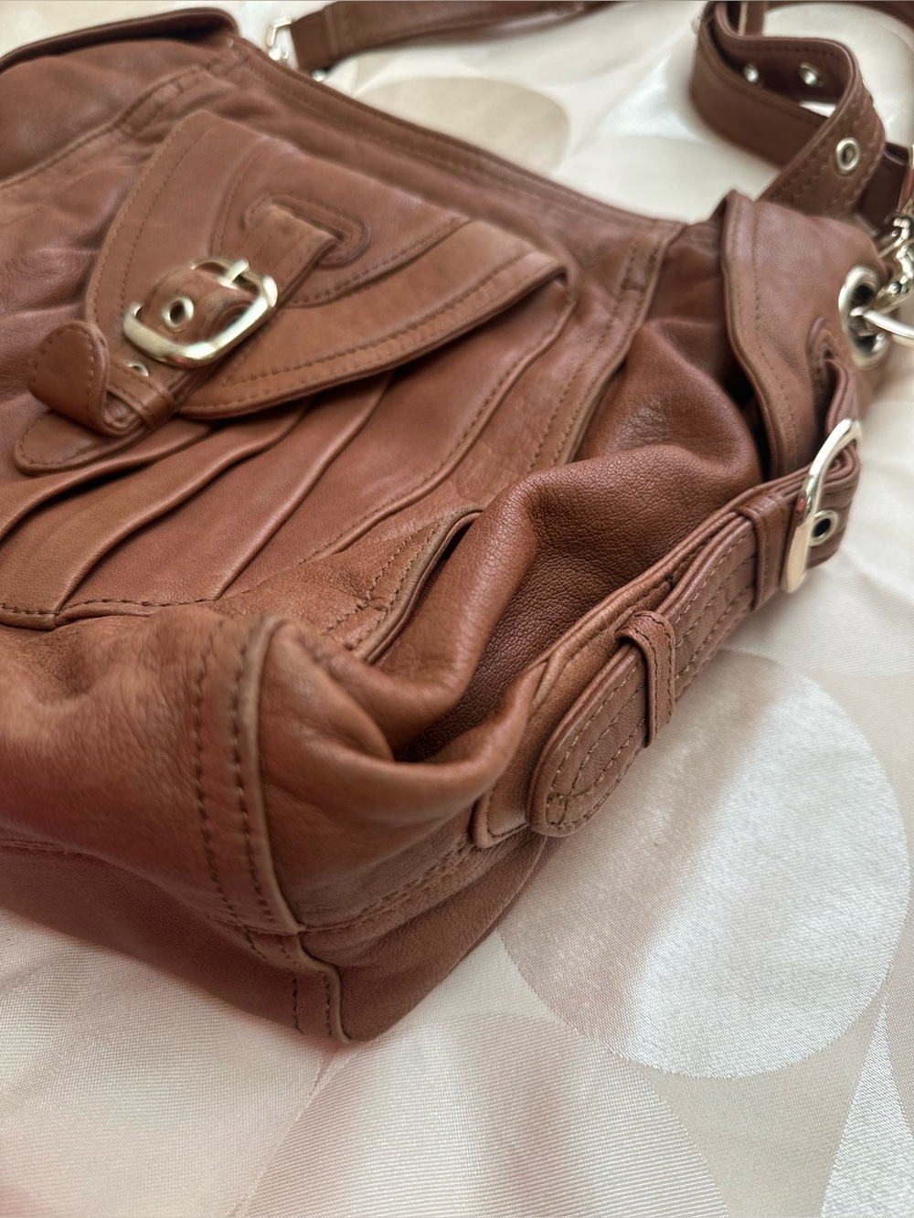 Junior Drake Brown Leather Shoulder Bag - Picture 4 of 11